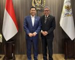 Ketua Ormas MKGR Sulsel, Taufan Pawe saat bersama Ketua Umum Ormas MKGR, Adies Kadir.