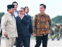 Analis komunikasi politik Hendri Satrio atau Hensa menilai ada perubahan signifikan dalam sikap dan penampilan Wakil Presiden Republik Indonesia, Gibran Rakabuming Raka, dalam beberapa waktu terakhir. Menurut Hensa, perubahan tersebut mencerminkan kesadaran politik Gibran bahwa masa depannya lebih bergantung pada Presiden Prabowo Subianto dibandingkan ayahnya, Presiden ke-7 RI, Joko Widodo.