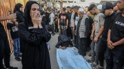Lebih dari 798 warga Palestina dilaporkan tewas diberondong peluru oleh tentara Israel saat mengantre bantuan kemanusiaan sejak akhir Mei 2025. Laporan memilukan ini dirilis oleh Kantor Komisaris Tinggi PBB untuk Hak Asasi Manusia (OHCHR), menunjukkan eskalasi kekerasan terhadap penduduk sipil yang mencari pertolongan di tengah krisis pangan dan blokade berkepanjangan.