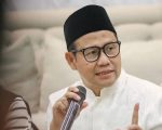 Pemerintah menegaskan akan menghentikan penyaluran bantuan sosial (bansos) kepada warga penerima yang terbukti menggunakan dana bantuan untuk berjudi secara daring. Menteri Koordinator Bidang Pemberdayaan Masyarakat, Abdul Muhaimin Iskandar, menyatakan bahwa rekening penerima bansos yang terlibat dalam aktivitas judi online langsung ditutup.