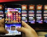 Fakta mengejutkan terungkap dari hasil analisis Pusat Pelaporan dan Analisis Transaksi Keuangan (PPATK). Sebanyak 571.410 Nomor Induk Kependudukan (NIK) yang tercatat sebagai penerima bantuan sosial (bansos) ternyata juga aktif bermain judi online (judol) selama tahun 2024.