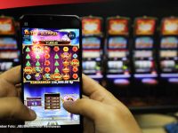 Fakta mengejutkan terungkap dari hasil analisis Pusat Pelaporan dan Analisis Transaksi Keuangan (PPATK). Sebanyak 571.410 Nomor Induk Kependudukan (NIK) yang tercatat sebagai penerima bantuan sosial (bansos) ternyata juga aktif bermain judi online (judol) selama tahun 2024.