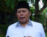Wakil Ketua DPR RI Cucun Ahmad Syamsurijal menyoroti praktik pengoplosan beras yang dinilai merugikan masyarakat luas. Ia mendesak Bareskrim Polri untuk menindak tegas pihak-pihak yang terlibat dalam dugaan pelanggaran mutu dan takaran beras yang beredar di pasaran.