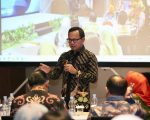 Wamen Dalam Negeri Bima Arya menyatakan sikap terbuka terhadap wacana pengembalian pemilihan kepala daerah (Pilkada) melalui DPRD. Namun, ia menegaskan tidak sepakat jika alasan utama usulan tersebut hanya karena tingginya ongkos politik dalam pilkada langsung.