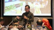 Wamen Dalam Negeri Bima Arya menyatakan sikap terbuka terhadap wacana pengembalian pemilihan kepala daerah (Pilkada) melalui DPRD. Namun, ia menegaskan tidak sepakat jika alasan utama usulan tersebut hanya karena tingginya ongkos politik dalam pilkada langsung.