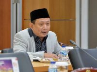 Kekosongan jabatan Wakil Kepala Kepolisian Republik Indonesia (Wakapolri) yang telah berlangsung selama lebih dari tiga pekan memunculkan berbagai spekulasi. Anggota Komisi III DPR RI, Hasbiallah Ilyas, menduga terdapat tarik ulur kepentingan antara institusi Polri dan pemerintah dalam menentukan sosok pengganti Komjen Pol (Purn) Ahmad Dofiri, yang resmi pensiun per 1 Juli 2025.