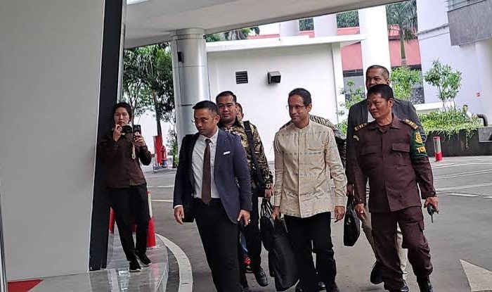 Penyidik Jaksa Agung Muda Tindak Pidana Khusus (Jampidsus) Kejaksaan Agung terus menyelidiki dugaan korupsi dalam proyek pengadaan laptop berbasis ChromeOS di Kementerian Pendidikan, Kebudayaan, Riset, dan Teknologi (Kemendikbudristek) senilai Rp9,3 triliun.