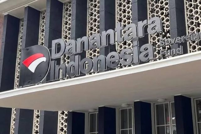 Chief Executive Officer (CEO) Badan Pengelola Investasi Danantara, Rosan Roeslani, mengungkapkan tujuan pendirian Universitas Danantara yang resmi diluncurkan pada 25 Juli 2025. Menurut Rosan, universitas ini dibentuk sebagai upaya strategis untuk meningkatkan kualitas sumber daya manusia (SDM) di lingkungan badan usaha milik negara (BUMN).