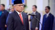 Kepala Badan Narkotika Nasional (BNN) Komjen Pol. Marthinus Hukom menegaskan larangan bagi jajarannya untuk menangkap pengguna narkoba, termasuk dari kalangan publik figur seperti artis. Ia menilai, pendekatan hukum terhadap pengguna seharusnya berbasis rehabilitasi, bukan pidana.
