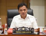 Komisi III DPR RI resmi memulai rapat Panitia Kerja (Panja) untuk membahas Rancangan Undang-Undang Kitab Hukum Acara Pidana (RUU KUHAP). Ketua Komisi III, Habiburrokhman, menegaskan bahwa seluruh Daftar Inventarisasi Masalah (DIM) yang akan dibahas telah disinkronkan antara versi cetak dan digital.