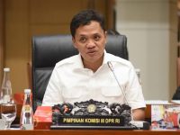 Komisi III DPR RI resmi memulai rapat Panitia Kerja (Panja) untuk membahas Rancangan Undang-Undang Kitab Hukum Acara Pidana (RUU KUHAP). Ketua Komisi III, Habiburrokhman, menegaskan bahwa seluruh Daftar Inventarisasi Masalah (DIM) yang akan dibahas telah disinkronkan antara versi cetak dan digital.