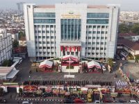 Kejaksaan Tinggi Sulawesi Selatan menetapkan dua perempuan berinisial AH dan ER sebagai tersangka dalam kasus dugaan korupsi penyaluran kredit di salah satu bank milik negara (BUMN) di Makassar. Aksi mereka diduga berlangsung dari akhir 2022 hingga 2023 dan mengakibatkan kerugian negara hingga Rp6,5 miliar.