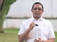 Pemerintah Indonesia menegaskan bahwa data warga negara Indonesia (WNI) yang diserahkan kepada Amerika Serikat terbatas hanya untuk kepentingan perdagangan tertentu. Kepala Kantor Komunikasi Kepresidenan, Hasan Nasbi, menyatakan bahwa pengelolaan data tetap berada di tangan Indonesia dan akan disesuaikan dengan ketentuan Undang-Undang Perlindungan Data Pribadi (UU PDP).