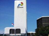 Kejaksaan Agung RI menetapkan sembilan tersangka baru dalam kasus dugaan korupsi tata kelola minyak mentah dan produk kilang yang melibatkan anak usaha PT Pertamina dan sejumlah Kontraktor Kontrak Kerja Sama (KKKS) pada periode 2018 hingga 2023.