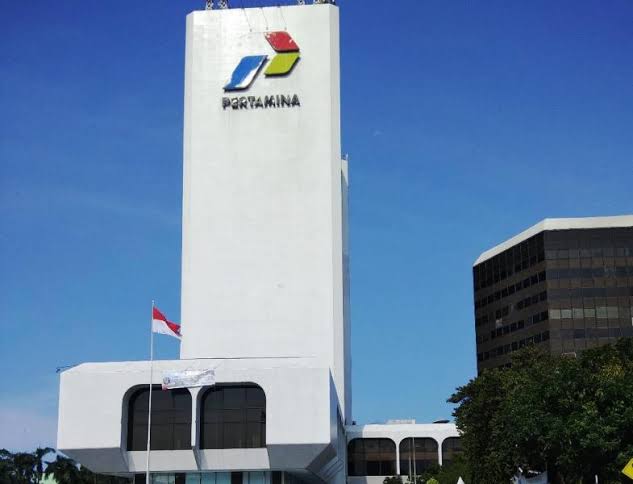 Kejaksaan Agung RI menetapkan sembilan tersangka baru dalam kasus dugaan korupsi tata kelola minyak mentah dan produk kilang yang melibatkan anak usaha PT Pertamina dan sejumlah Kontraktor Kontrak Kerja Sama (KKKS) pada periode 2018 hingga 2023.