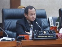 Rencana transfer data pribadi warga negara Indonesia ke Amerika Serikat dalam kerangka kerja sama perdagangan digital antarnegara memicu kekhawatiran sejumlah kalangan. Salah satunya datang dari anggota Komisi VI DPR RI, Muhammad Sarmuji, yang menegaskan pentingnya pemerintah untuk tetap mengedepankan kedaulatan hukum nasional.