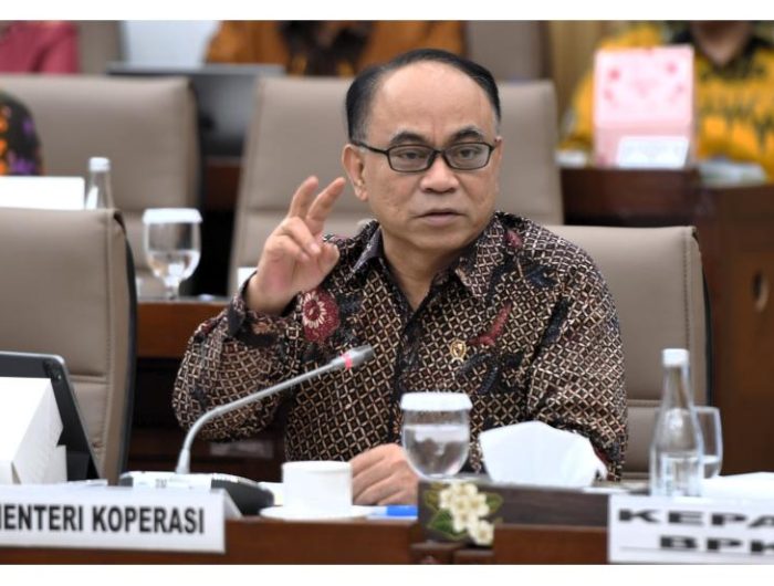 Pemerintah memperkuat pengembangan Koperasi Desa/Kelurahan Merah Putih melalui kolaborasi lintas kementerian. Kementerian Koperasi dan UKM menggandeng Kementerian Pariwisata dan Ekonomi Kreatif (Kemenparekraf) serta Lembaga Kebijakan Pengadaan Barang/Jasa Pemerintah (LKPP) dalam penandatanganan nota kesepahaman (MoU).