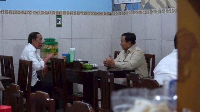 Hampir sebulan kosong sejak ditinggal purnatugas Komjen Ahmad Dofiri, jabatan Wakil Kepala Kepolisian Republik Indonesia (Wakapolri) hingga kini belum terisi. Direktur Riset Trust Indonesia, Ahmad Fadhli, menilai lambatnya pengisian posisi tersebut disebabkan tarik-menarik kepentingan di lingkar kekuasaan.