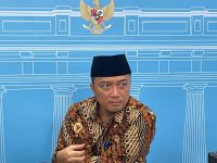 Menteri Sekretaris Negara (Mensesneg) Prasetyo Hadi menegaskan bahwa pemerintah Indonesia tidak akan menyerahkan data pribadi Warga Negara Indonesia (WNI) kepada pemerintah Amerika Serikat (AS). Pernyataan ini disampaikan menyusul kekhawatiran publik terkait kerja sama Indonesia-AS yang berujung pada penurunan tarif resiprokal dari 32 persen menjadi 19 persen.