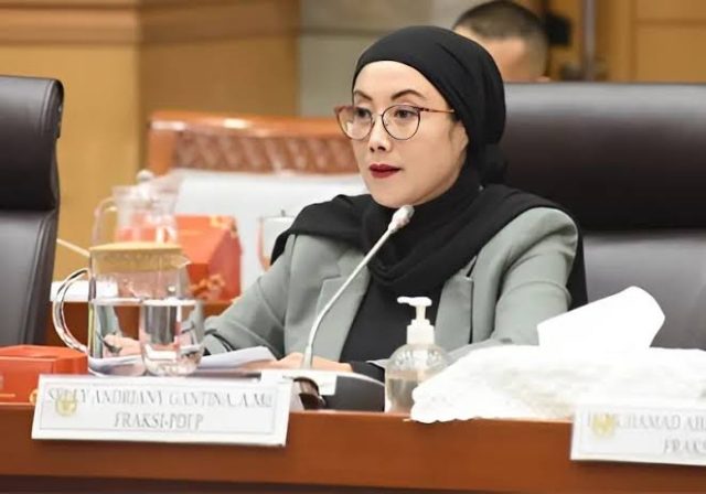 Anggota Komisi VIII DPR RI dari Fraksi PDI Perjuangan, Selly Andriany Gantina, menegaskan pentingnya penyelenggaraan Sekolah Rakyat berjalan sejalan dengan visi jangka panjang Presiden Prabowo Subianto, bukan sekadar program simbolik atau proyek mercusuar yang berakhir bersamaan dengan masa pemerintahannya.