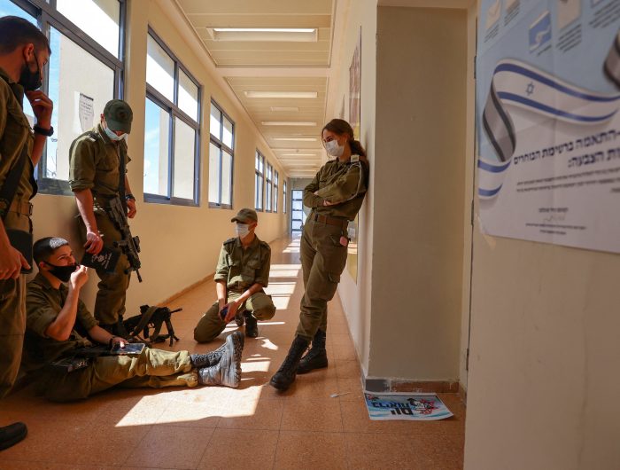 Konflik berkepanjangan di Gaza sejak 7 Oktober 2023 tak hanya meninggalkan kehancuran fisik di Palestina, tetapi juga menyisakan luka mendalam dalam tubuh militer Israel. Laporan terbaru mengungkapkan bahwa setidaknya 43 tentara Israel dilaporkan bunuh diri akibat tekanan psikologis berat yang mereka alami selama perang berlangsung.