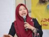 Anggota Dewan Pembina Perkumpulan untuk Pemilu dan Demokrasi (Perludem), Titi Anggraini, menegaskan bahwa putusan Mahkamah Konstitusi (MK) terkait pemisahan pemilu nasional dan lokal bersifat final dan mengikat. Oleh karena itu, menurutnya, DPR dan pemerintah tidak punya pilihan selain menindaklanjuti putusan tersebut melalui revisi regulasi.