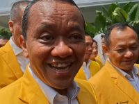 Jajaran pengurus Dewan Pimpinan Pusat (DPP) Partai Golkar menyambangi Istana Kepresidenan Jakarta, Rabu (27/8/2025). Kehadiran mereka dipimpin langsung Ketua Umum Partai Golkar, Bahlil Lahadalia, didampingi Sekretaris Jenderal Sarmuji dan sejumlah wakil ketua umum.