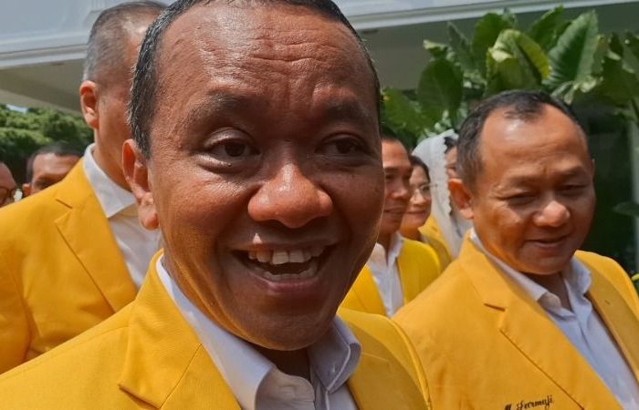 Jajaran pengurus Dewan Pimpinan Pusat (DPP) Partai Golkar menyambangi Istana Kepresidenan Jakarta, Rabu (27/8/2025). Kehadiran mereka dipimpin langsung Ketua Umum Partai Golkar, Bahlil Lahadalia, didampingi Sekretaris Jenderal Sarmuji dan sejumlah wakil ketua umum.