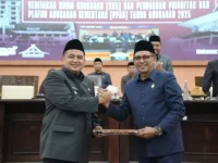 Pemerintah Kota Makassar dan DPRD Kota Makassar menyepakati Anggaran Pendapatan dan Belanja Daerah (APBD) Perubahan Tahun Anggaran 2025 sebesar Rp5,1 triliun. Kesepakatan ini ditandai dengan penandatanganan nota kesepahaman Kebijakan Umum Anggaran–Prioritas Plafon Anggaran Sementara (KUA-PPAS) Perubahan di Gedung DPRD Makassar, Jumat (22/8/2025).
