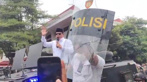 Bupati Pati Sudewo dilempar sandal
