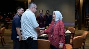 Di sela padatnya rangkaian kegiatan Kongres Diaspora Indonesia ke-8, Wakil Wali Kota Makassar, Aliyah Mustika Ilham, meluangkan waktu menghadiri jamuan santap malam bersama sejumlah tokoh penting dari Artha Graha Network, Jumat malam (1/08/2025), di Swissotel Nusantara, Ibu Kota Nusantara.