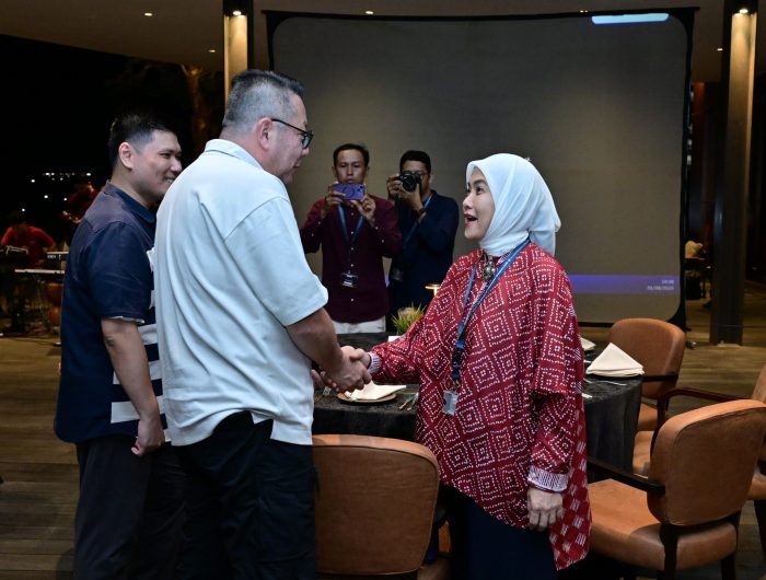 Di sela padatnya rangkaian kegiatan Kongres Diaspora Indonesia ke-8, Wakil Wali Kota Makassar, Aliyah Mustika Ilham, meluangkan waktu menghadiri jamuan santap malam bersama sejumlah tokoh penting dari Artha Graha Network, Jumat malam (1/08/2025), di Swissotel Nusantara, Ibu Kota Nusantara.