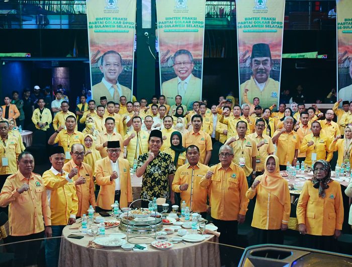 Dewan Pimpinan Daerah (DPD) I Partai Golkar Sulawesi Selatan (Sulsel) menggelar Bimbingan Teknis (Bimtek) bagi seluruh anggota Fraksi Golkar se-Sulsel di Hotel Claro, Makassar, Jumat 1 Agustus 2025 malam. Kegiatan ini bertujuan meningkatkan wawasan dan keilmuan para kader dalam menjalankan tugas legislatif dan menyikapi dinamika politik.