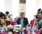 Wali Kota Makassar, Munafri Arifuddin bersama Menteri Pendidikan Dasar dan Menengah (Mendikdasmen) RI, Prof. Dr. Abdul Mu’ti, M.Ed, saat mengahdiri Dies Natalis Universitas Negeri Makassar (UNM) yang ke-64 pada Sabtu, (2/8/2025), di Ballroom Teater Menara Pinisi UNM, Sabtu (2/8/2025).
