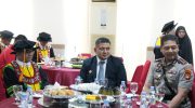 Wali Kota Makassar, Munafri Arifuddin bersama Menteri Pendidikan Dasar dan Menengah (Mendikdasmen) RI, Prof. Dr. Abdul Mu’ti, M.Ed, saat mengahdiri Dies Natalis Universitas Negeri Makassar (UNM) yang ke-64 pada Sabtu, (2/8/2025), di Ballroom Teater Menara Pinisi UNM, Sabtu (2/8/2025).
