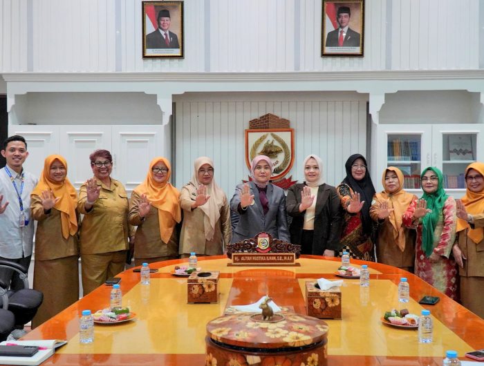 Wakil Wali Kota Makassar, Aliyah Mustika Ilham, kembali menunjukkan komitmennya terhadap isu kesehatan masyarakat dengan menerima audiensi dari Perkumpulan Pemberantasan Tuberkulosis Indonesia (PPTI) Kota Makassar di Ruang Kerjanya, Kantor Wali Kota Makassar, Senin (4/8/2025).