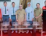 Wakil Bupati Bantaeng, Drs. H. Sahabuddin, secara resmi melepas tiga pelajar yang akan mengikuti Pendidikan dan Pelatihan (Diklat) Calon Anggota Pasukan Pengibar Bendera Pusaka (Paskibraka) Tahun 2025 tingkat Provinsi Sulawesi Selatan. Prosesi pelepasan dilaksanakan di rumah jabatan Wakil Bupati Bantaeng, Senin (4/8/2025).