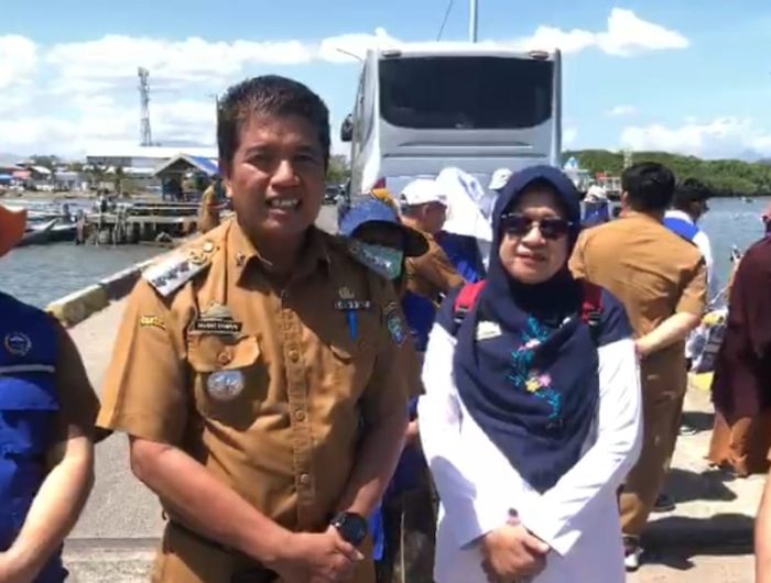 Matahari ufuk timur bersinar cerah terasa hangat, rombongan tenaga kesehatan berseragam putih berompi biru melangkah mantap dari lapangan Rumah Jabatan Gubernur Sulawesi Selatan, Senin, 4 Agustus 2025.