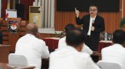 Sekretaris Daerah Provinsi Sulawesi Selatan, Dr. Jufri Rahman, M.Si., tampil sebagai narasumber dalam Pelatihan Kepemimpinan Administrator (PKA) Angkatan III yang digelar di Aula Garuda, Kantor PPSDM Kemendagri Regional Makassar, Senin, 4 Agustus 2025.