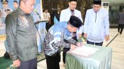 Wali Kota Parepare, Tasming Hamid, menyampaikan ucapan selamat atas pelantikan pengurus baru Badan Komunikasi Pemuda Remaja Masjid Indonesia (BKPRMI) Kota Parepare yang digelar di Masjid Terapung BJ Habibie, Senin (4/8/2025) malam.