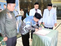 Wali Kota Parepare, Tasming Hamid, menyampaikan ucapan selamat atas pelantikan pengurus baru Badan Komunikasi Pemuda Remaja Masjid Indonesia (BKPRMI) Kota Parepare yang digelar di Masjid Terapung BJ Habibie, Senin (4/8/2025) malam.