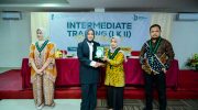 Wakil Gubernur Sulawesi Selatan, Hj. Fatmawati Rusdi, tampil sebagai narasumber utama dalam Intermediate Training (Latihan Kader II) HMI Cabang Makassar yang berlangsung di Hotel Liberta Grand Sayang, Senin malam, 4 Agustus 2025.