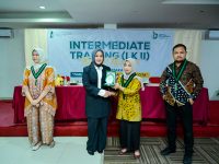 Wakil Gubernur Sulawesi Selatan, Hj. Fatmawati Rusdi, tampil sebagai narasumber utama dalam Intermediate Training (Latihan Kader II) HMI Cabang Makassar yang berlangsung di Hotel Liberta Grand Sayang, Senin malam, 4 Agustus 2025.