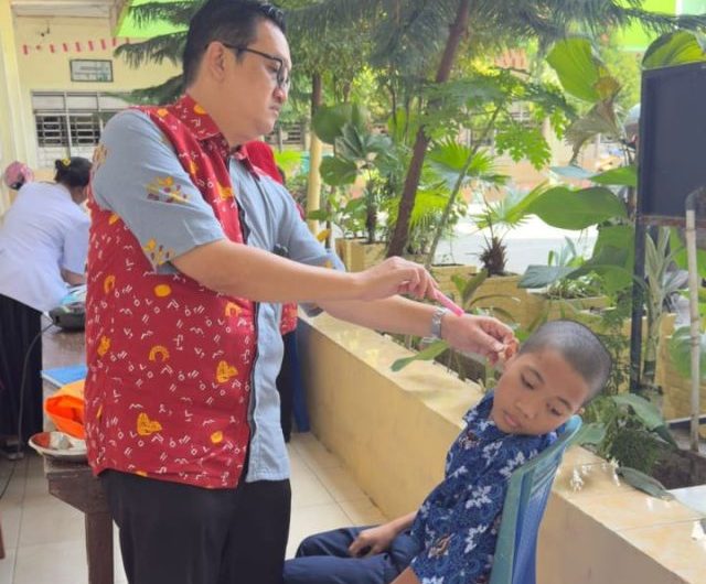Puskesmas Kaluku Bodoa melaksanakan program skrining kesehatan gratis bagi pelajar tingkat SD hingga SMA sebagai upaya deteksi dini potensi gangguan kesehatan pada anak-anak sekolah. Kegiatan ini juga bertujuan untuk meningkatkan kesadaran siswa akan pentingnya menjaga kesehatan sejak usia dini.