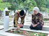 Menjelang peringatan Hari Ulang Tahun ke-80 Kemerdekaan Republik Indonesia, Wakil Wali Kota Makassar, Aliyah Mustika Ilham, memimpin kegiatan ziarah dan tabur bunga di Taman Makam Pahlawan (TMP) Panaikang, Jalan Urip Sumoharjo, Makassar, Jumat (8/8/2025).