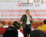 Badan Pengawas Pemilihan Umum (Bawaslu) Kabupaten Barru menggelar kegiatan Fasilitasi Pembinaan dan Penguatan Kelembagaan Pengawas Pemilu di Kampung Bugis Jaasyira, Siawung, Kabupaten Barru, pada Jumat, 8 Agustus 2025. Acara ini menghadirkan Anggota Komisi II DPR RI, Taufan Pawe, sebagai pemateri utama.