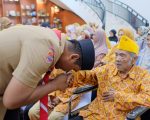 Bupati Bantaeng, M. Fathul Fauzy Nurdin, menjamu para veteran dalam menyambut Hari Veteran Nasional yang ke-80, di Rumah Jabatan (Rujab) Bupati Bantaeng, Minggu, 10 Agustus 2025.
