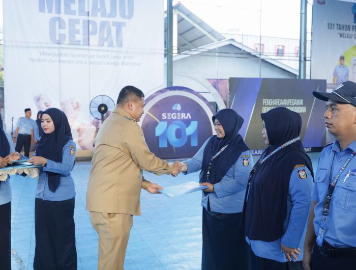 Wali Kota Makassar, Munafri Arifuddin, memberikan peringatan tegas kepada Direksi Perumda Air Minum (PDAM) Kota Makassar agar menghentikan praktik rekrutmen ilegal dan manajemen yang sarat nepotisme.