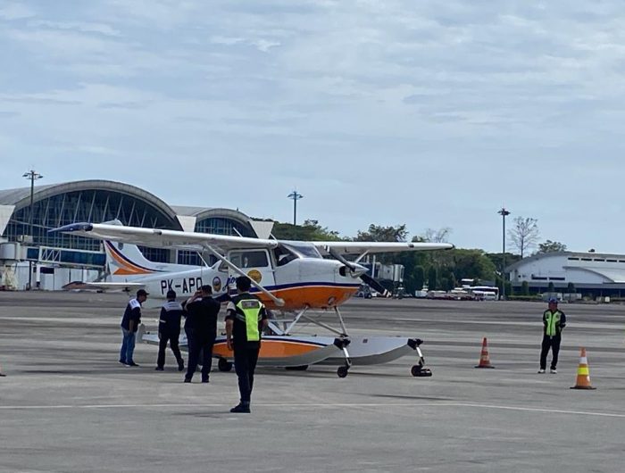 Pemerintah Provinsi Sulawesi Selatan (Pemprov Sulsel) akan mencatat sejarah baru di dunia transportasi nasional dengan meluncurkan pesawat amfibi (seaplane) untuk layanan publik.