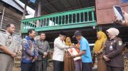 Anggota Komisi II DPR RI, Taufan Pawe, turut hadir dalam penyerahan sertipikat tanah wakaf untuk Masjid Kurir Langit serta sertipikat program Pendaftaran Tanah Sistematis Lengkap (PTSL) bagi warga Parepare. Acara ini diselenggarakan oleh Kementerian Agraria dan Tata Ruang/Badan Pertanahan Nasional (ATR/BPN) Provinsi Sulawesi Selatan dan ATR/BPN Kota Parepare, yang digelar Senin 11 Agustus 2025.